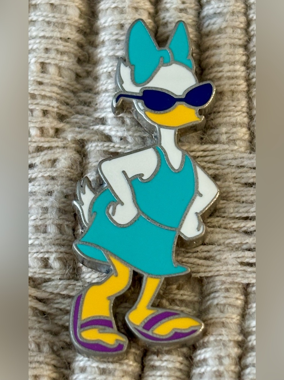 DISNEY 2012 Daisy Duck Cool Characters Pin